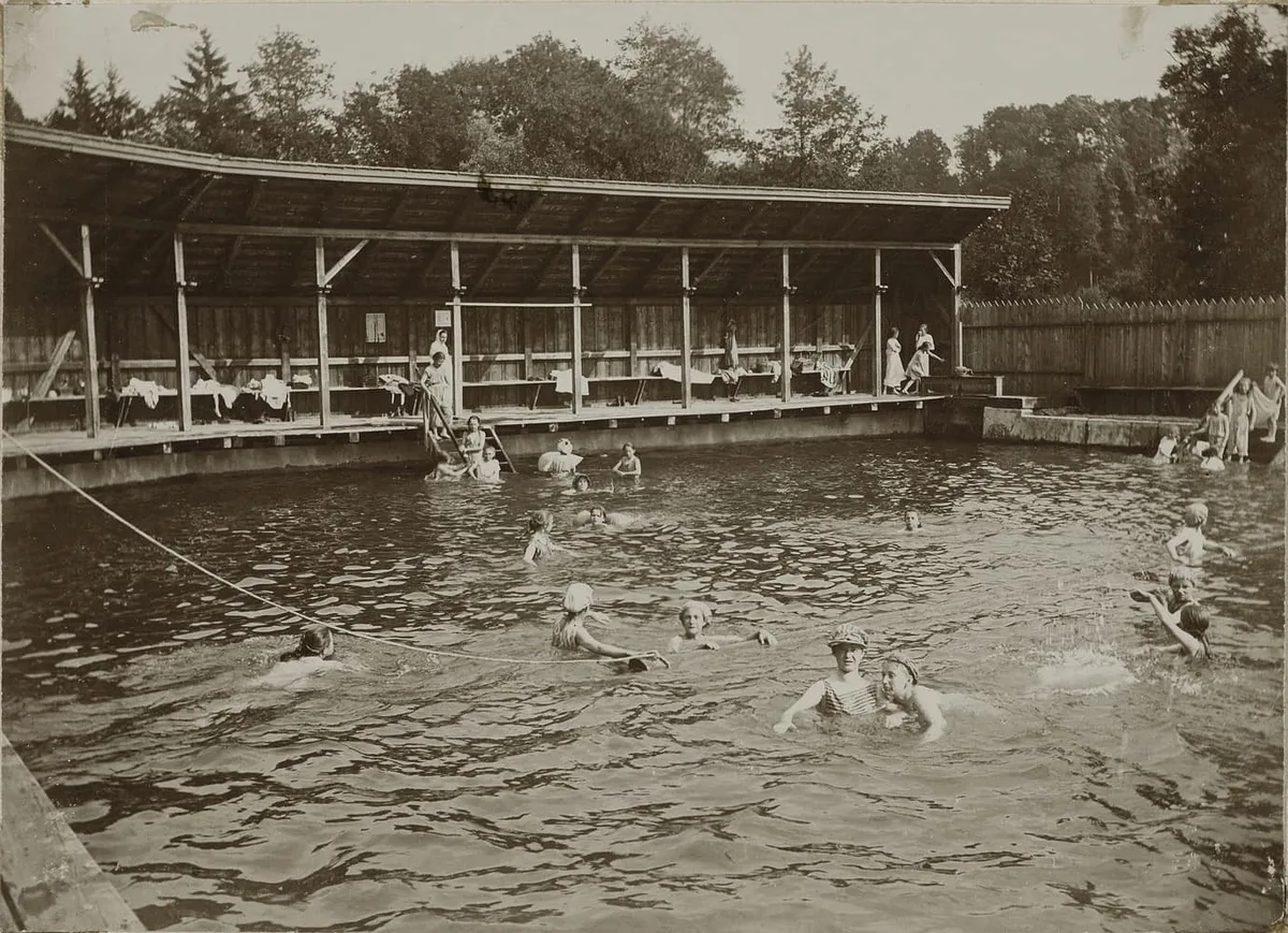 Die Dorfbadi ca. 1893/94 an der Florastrasse